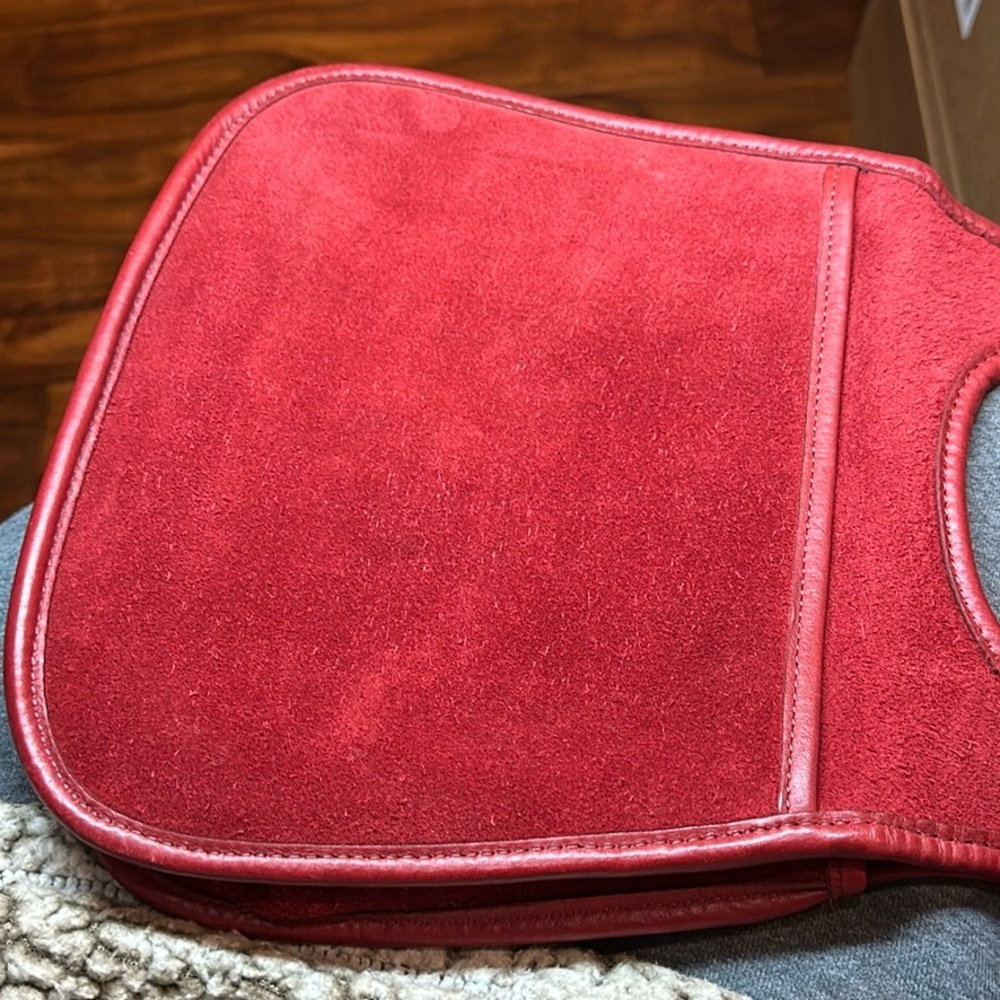 Vintage Coach Berkeley 9014 Saddle Bag Red Crescent Pebble Leather Suede - Picture 15 of 16
